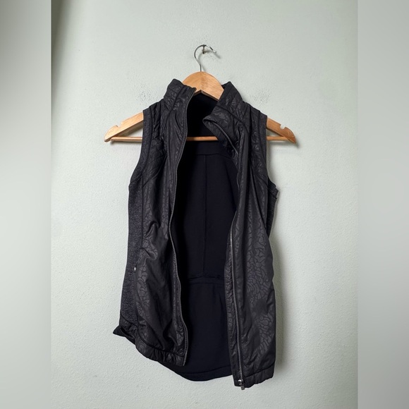 Lululemon Rebel Runner Vest Petal Camo Embossed Black Wee Stripe Size 4 - Picture 10 of 13
